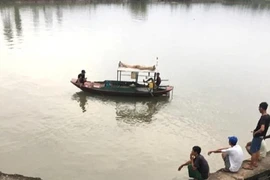 Lật thuyền, hai bà cháu mất tích trong đêm