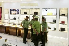 Cửa hàng phục vụ 'tour 0 đồng' bán hàng hiệu nghi nhái 