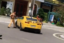 Người lái siêu xe bỏ chạy khi CSGT dùng súng AK đập cửa là ai?