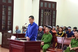 Đâm vợ chồng hàng xóm thương vong vì tranh giành khách