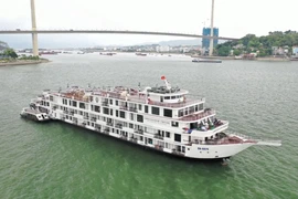182 người phải cách ly trên du thuyền tại vịnh Hạ Long 