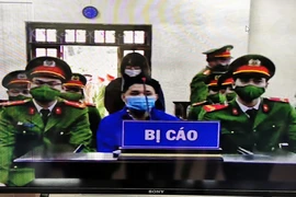 Đang xử vụ vợ chồng chủ tiệm thuốc giết chủ nợ, đốt xác phi tang