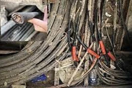 Truy bắt 4 người cắt trộm cáp viễn thông bán phế liệu