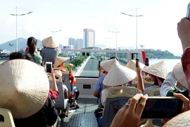 Ảnh: Trải nghiệm xe buýt 2 tầng đầu tiên ở TP Nha Trang