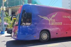 Khánh Hòa: Vì sao không công khai đơn vị bị phạt vì dán quảng cáo kín xe khách?