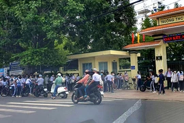 Bắt cặp đôi chuyên trộm tài sản của phụ huynh vào giờ tan học