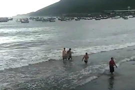 Tìm thấy thi thể nam sinh lớp 6 đuối nước ở biển Khánh Hòa