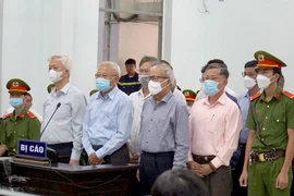 1 cựu chủ tịch Khánh Hòa vắng mặt trong phiên xử vụ giao đất vàng trái luật