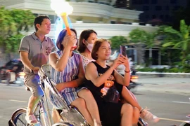 Khánh Hòa dạy tiếng Anh cho tiểu thương, xích lô