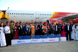 Giá vé máy bay cao đang 'làm khó' tour du lịch