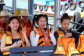 Gần 800.000 lượt du khách đến Khánh Hòa trong dịp lễ