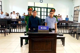 2 nhân viên CDC Ninh Thuận được hưởng án treo vụ Việt Á