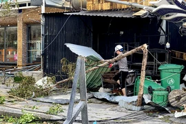 Những hình ảnh tan hoang tại tâm bão Quy Nhơn