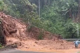 Đèo Sông Pha lại sạt lở, giao thông gián đoạn
