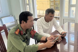 Công an xã hỗ trợ nhận lại 300 triệu đồng chuyển nhầm cho người đang ở nước ngoài