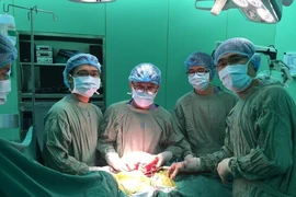 Mổ lấy khối u khổng lồ chiếm toàn bộ khoang màng phổi