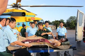 Ngư dân được đưa từ Trường Sa về cấp cứu tiên lượng xấu