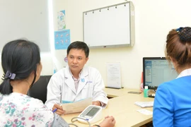 Điều trị suy tĩnh mạch chỉ bằng 1 mũi kim châm