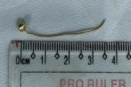 Bé 7 tháng rách thực quản do nuốt hoa tai bằng vàng