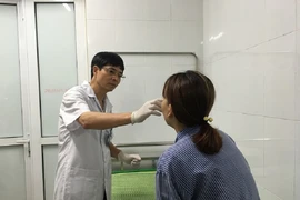 Mũi hoại tử, hình thành nhiều ổ mũ sau 5 ngày đi nâng mũi 