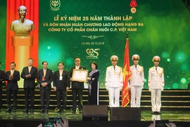 C.P. Việt Nam đón nhận huân chương Lao động hạng III