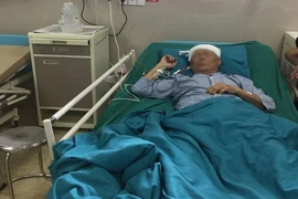 Bệnh nhân vừa được mổ não vừa nói chuyện với bác sĩ