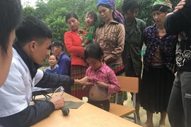 Nơi bác sĩ thường xuyên đỡ đẻ bên vách núi, lưng chừng đèo