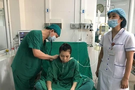3 bệnh viện hợp sức cứu cô gái 'ngàn cân treo sợi tóc'