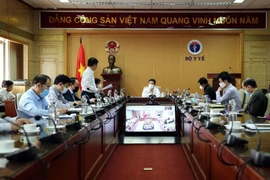 Toàn dân hạn chế ra khỏi nhà, nếu đi giữ khoảng cách 2 m