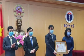 BV Bệnh nhiệt đới Trung ương nhận huân chương Lao động hạng Ba
