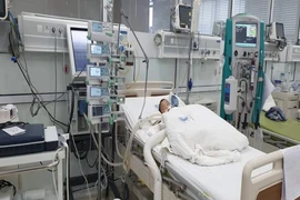 Bị tay chân miệng, bé 3 tuổi suy hô hấp, nguy kịch 