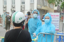 Hà Nội: Thêm 3 ca nghi mắc COVID-19 liên quan BN Trung Quốc