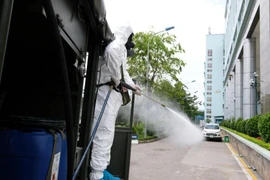 Cùng tham dự buổi giới thiệu dự án: 2 F1 nghi mắc COVID-19