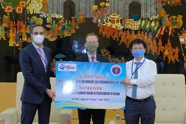 Hơn 97.000 liều vaccine COVID-19 của Pfizer đã về Việt Nam