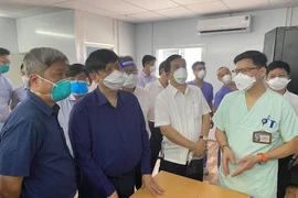 Bộ trưởng Bộ Y tế: Cung cấp đủ thiết bị để cứu bệnh nhân COVID-19 nặng