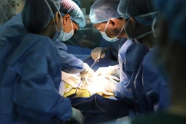 Em bé ung thư gan giai đoạn cuối đầu tiên tại Việt Nam được ghép gan