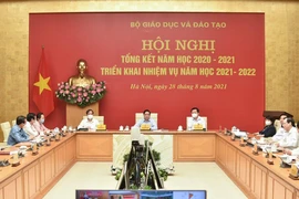 Thủ tướng yêu cầu nghiên cứu tiêm vaccine cho học sinh sớm trở lại trường