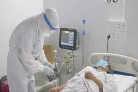 Việt Nam hợp tác thử nghiệm và chuyển giao thuốc trị COVID-19 của Pháp