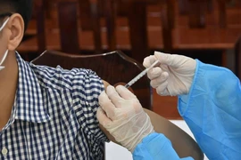 Chuẩn bị tiêm đủ 2 mũi vaccine cho 8 triệu học sinh từ 12-17 tuổi