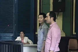 'Cướp đây, đưa tay lên', 'ô kê, súng giả mà bày đặt...'