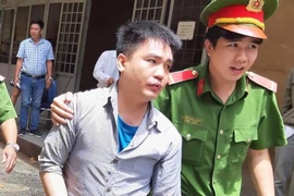 Lấy xe ô tô hàng xóm chạy lòng vòng: 7 năm tù