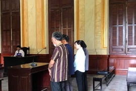 Sếp tham ô 60 tỉ bỏ trốn sang Mỹ, dàn nhân viên hầu tòa