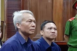 Giám đốc 'tay không' kéo cán bộ ngân hàng tội chồng tội