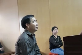 Chồng vào chùa trộm điện thoại Vertu kéo vợ vướng lao lý