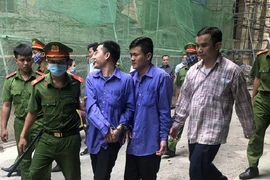 Cùng thương bạn, người lãnh án tù, người thoát tội 