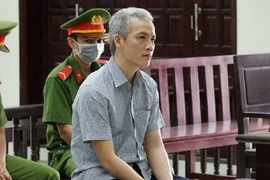 Cựu viện phó nhận 2.500 USD nói không phải của hối lộ