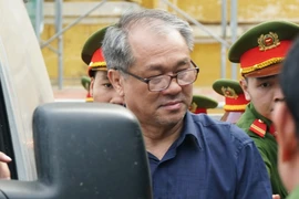Bà Hứa Thị Phấn và ông Phạm Công Danh không đến tòa