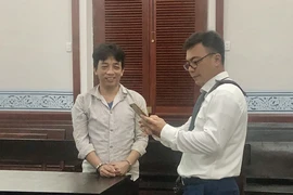 Bị chém lìa bàn tay vì chỉ bài cho phụ nữ tại chiếu bạc