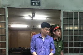 Giả danh nhân viên an ninh sân bay lừa đảo hơn 10 người