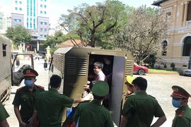 'Tập đoàn gia đình' sản xuất thuốc tân dược giả hầu tòa